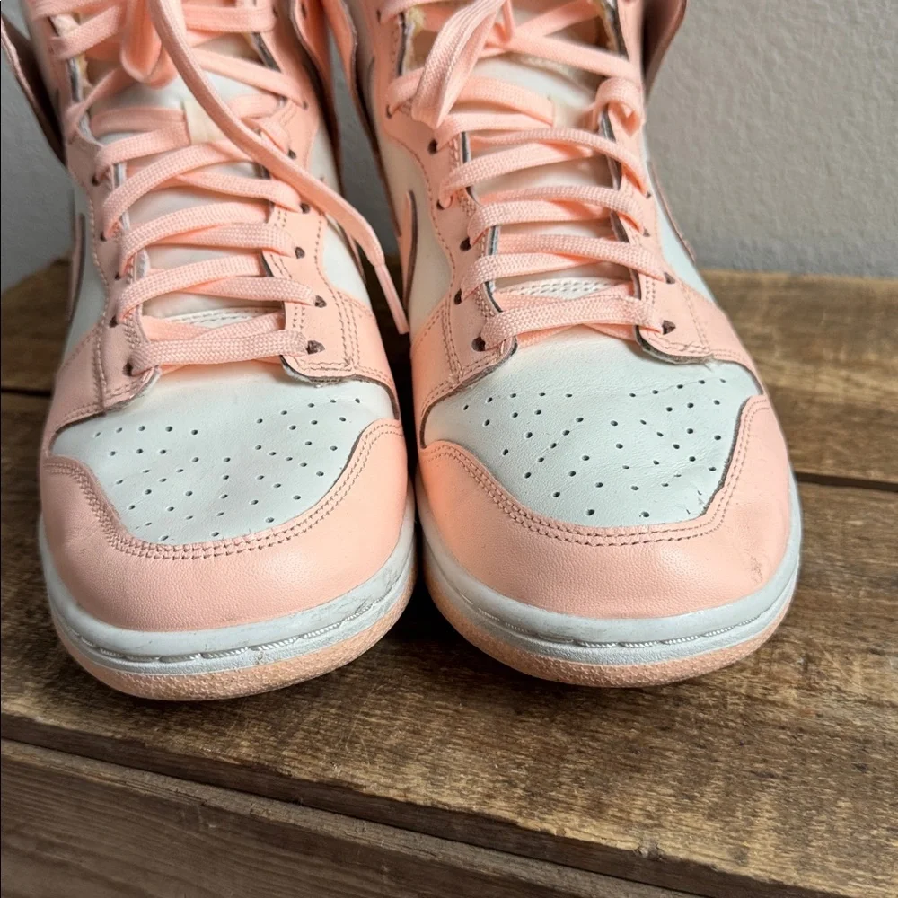 2021 Nike Wmns Dunk High 'Crimson Tint' Lace Up Sneakers size 8 - Picture 3 of 7